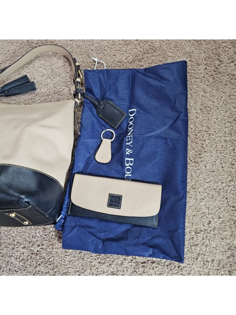 Dooney & Bourke 2 Tone Beige Black Pebbled Leather Shoulder Hobo Bag and Wallet - Picture 10 of 16